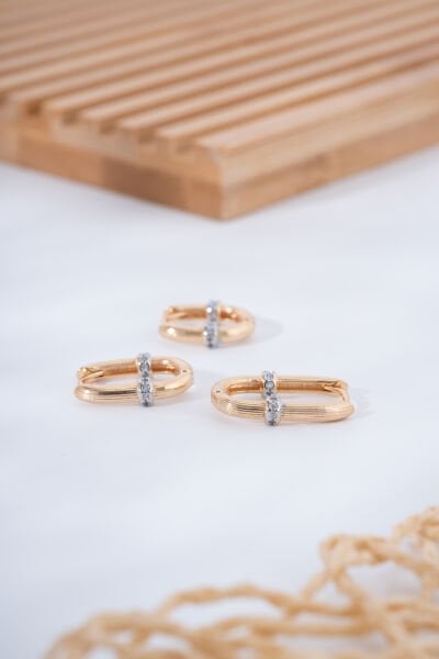Taşlı Oval Formlu Küpe Seti