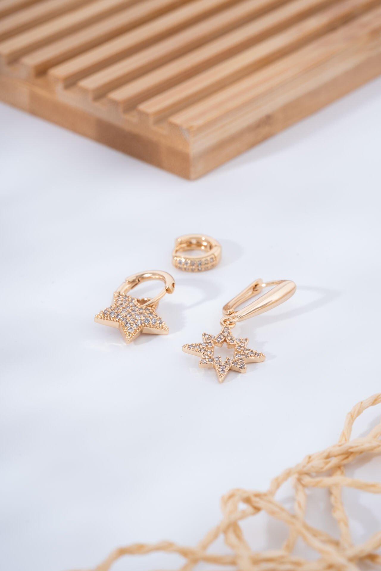 Rose Yıldız Figürlü Taş İşlemeli Sallantılı VİP Küpe Seti