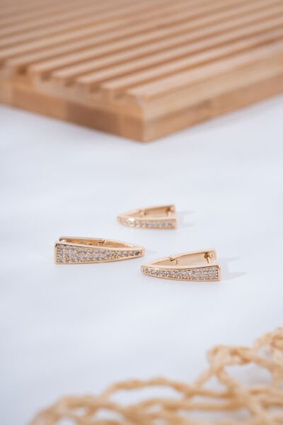 Rose Taş Detaylı Sivri Uçlu VİP Küpe Seti