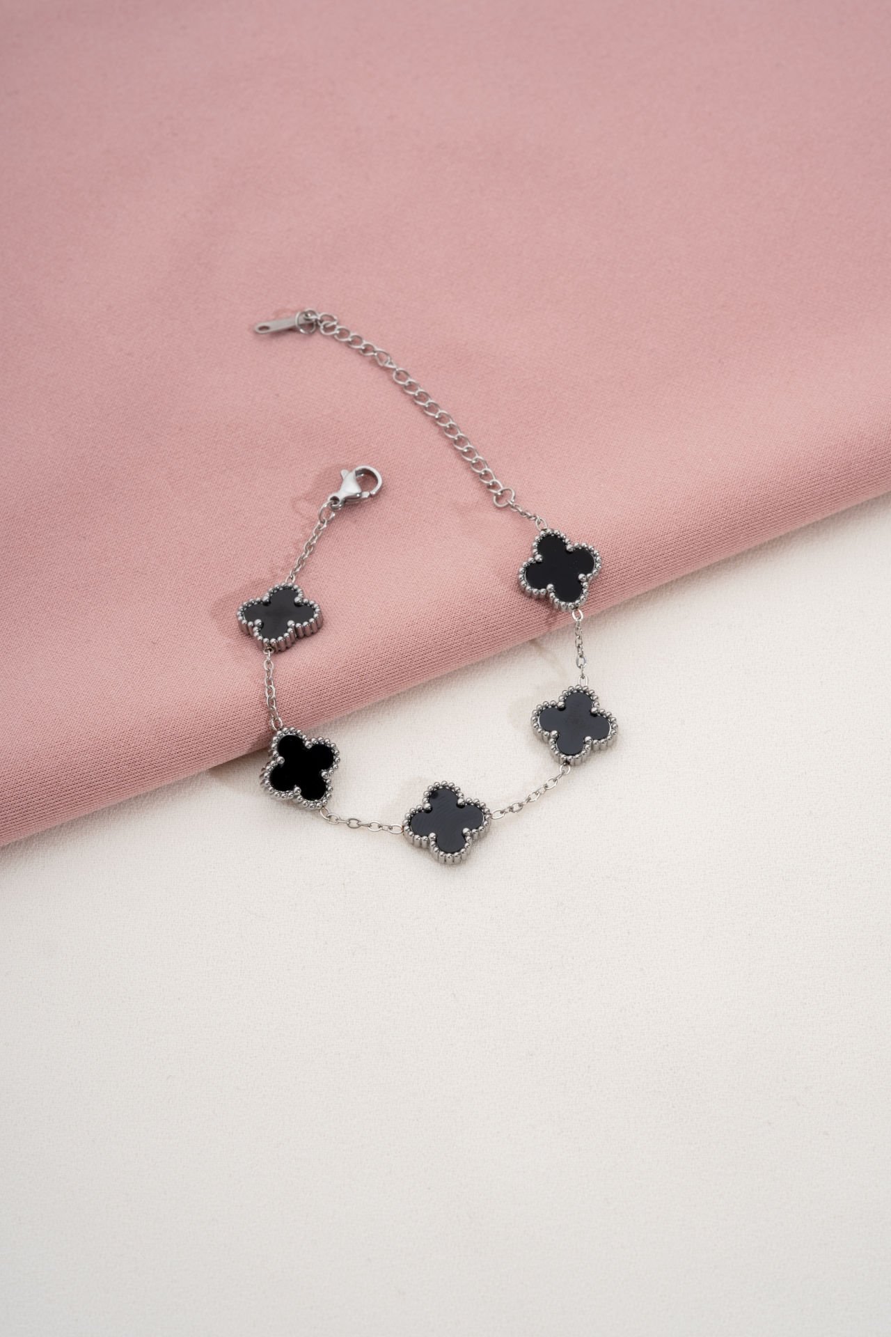 Çelik Van Cleef Siyah Renk 4 Yaprak Silver Bileklik