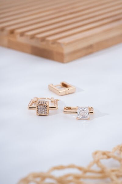 Rose Kare Formlu Taş Detaylı VİP Küpe Seti