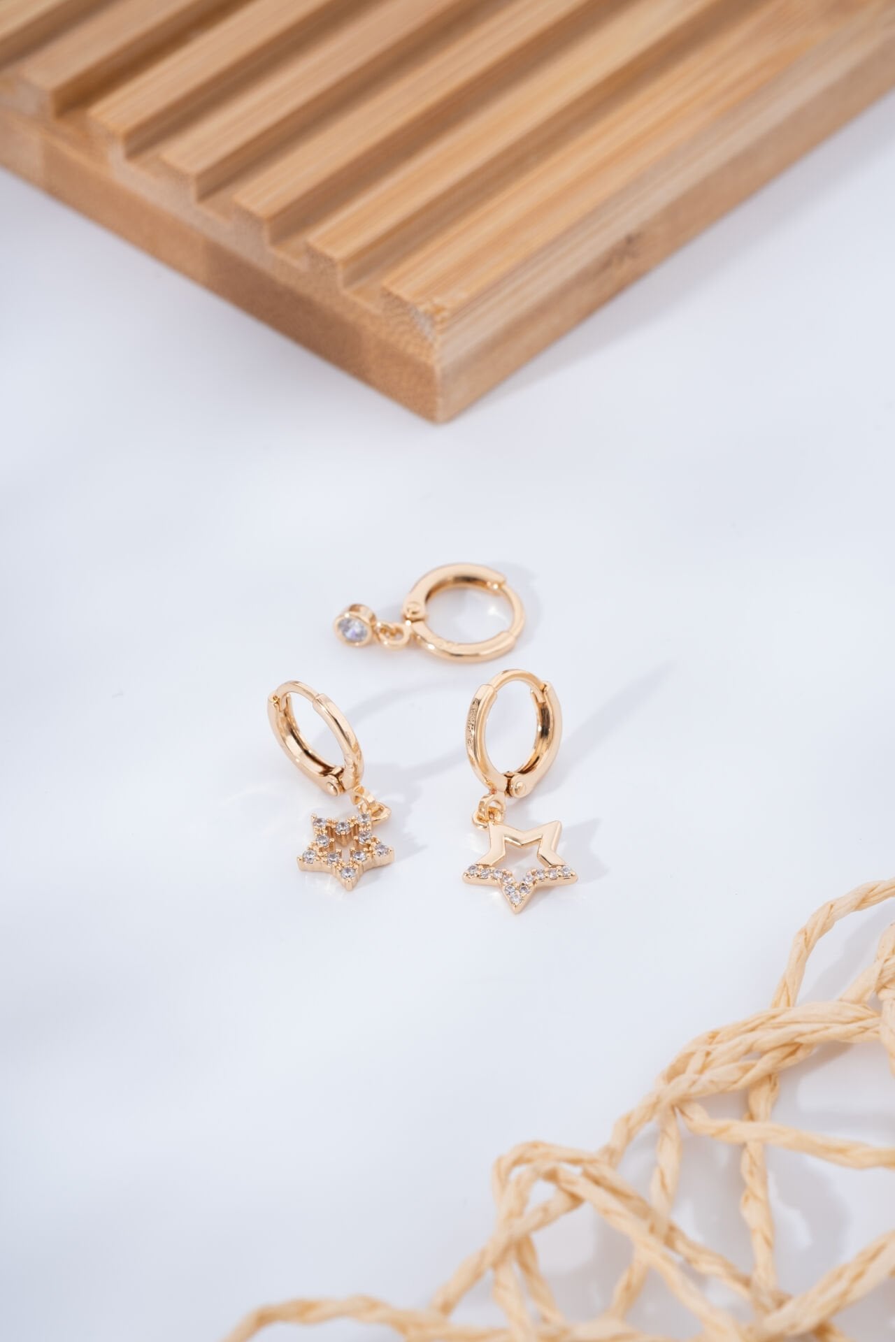 Rose Taş Detaylı Yıldız Figürlü VİP Küpe Seti