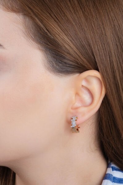 Rose Dişli Kenar Tasarımlı Taş Detaylı VİP Küpe Seti