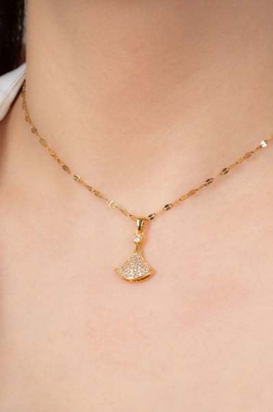 Çelik Deniz Kabuğu Figürlü Kolye