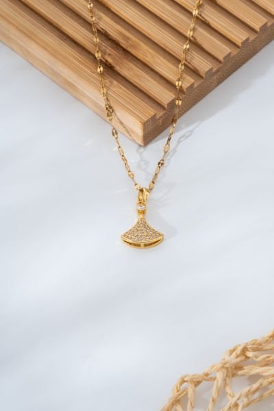 Çelik Deniz Kabuğu Figürlü Kolye