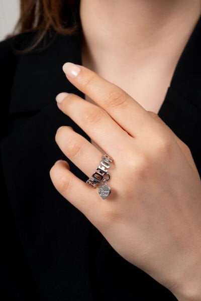 Gümüş Renk Yazı Detaylı Kalpli Sallantılı Ayarlanabilir VIP Yüzük