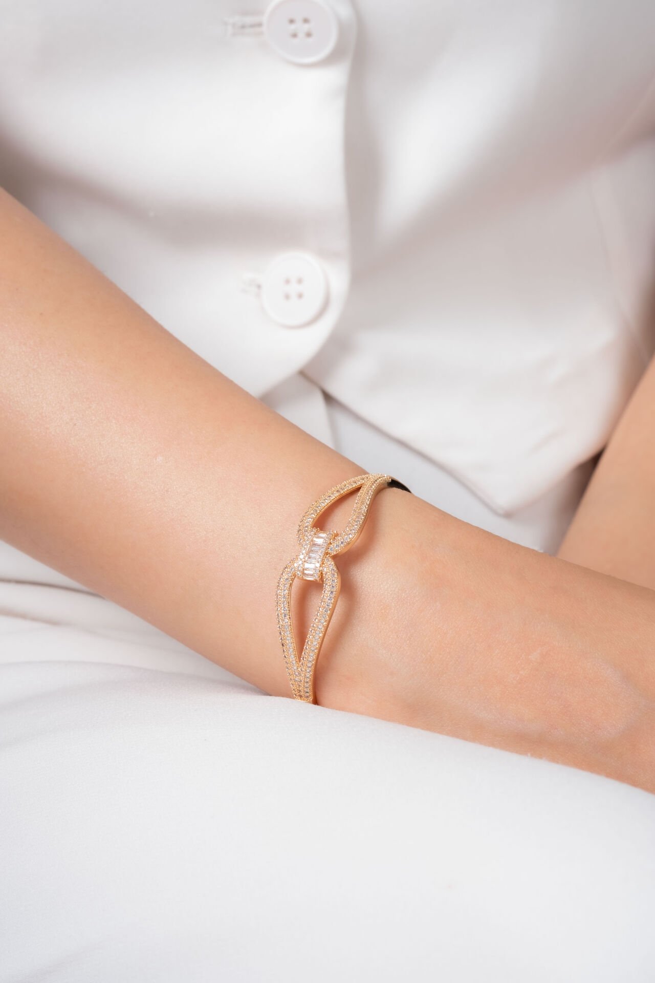 Rose Taş Detaylı Kemer VİP Kelepçe Bileklik