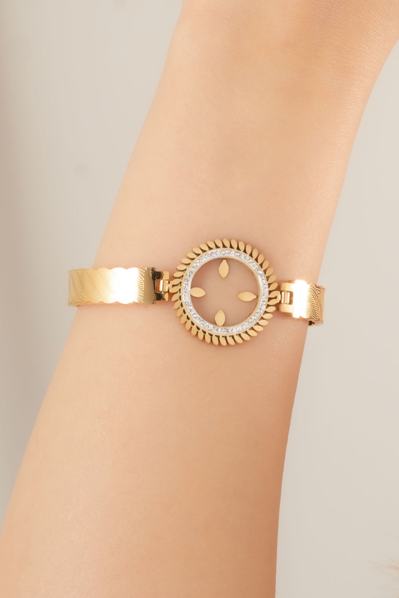 Çelik Çeyrek Takılan Bileklik