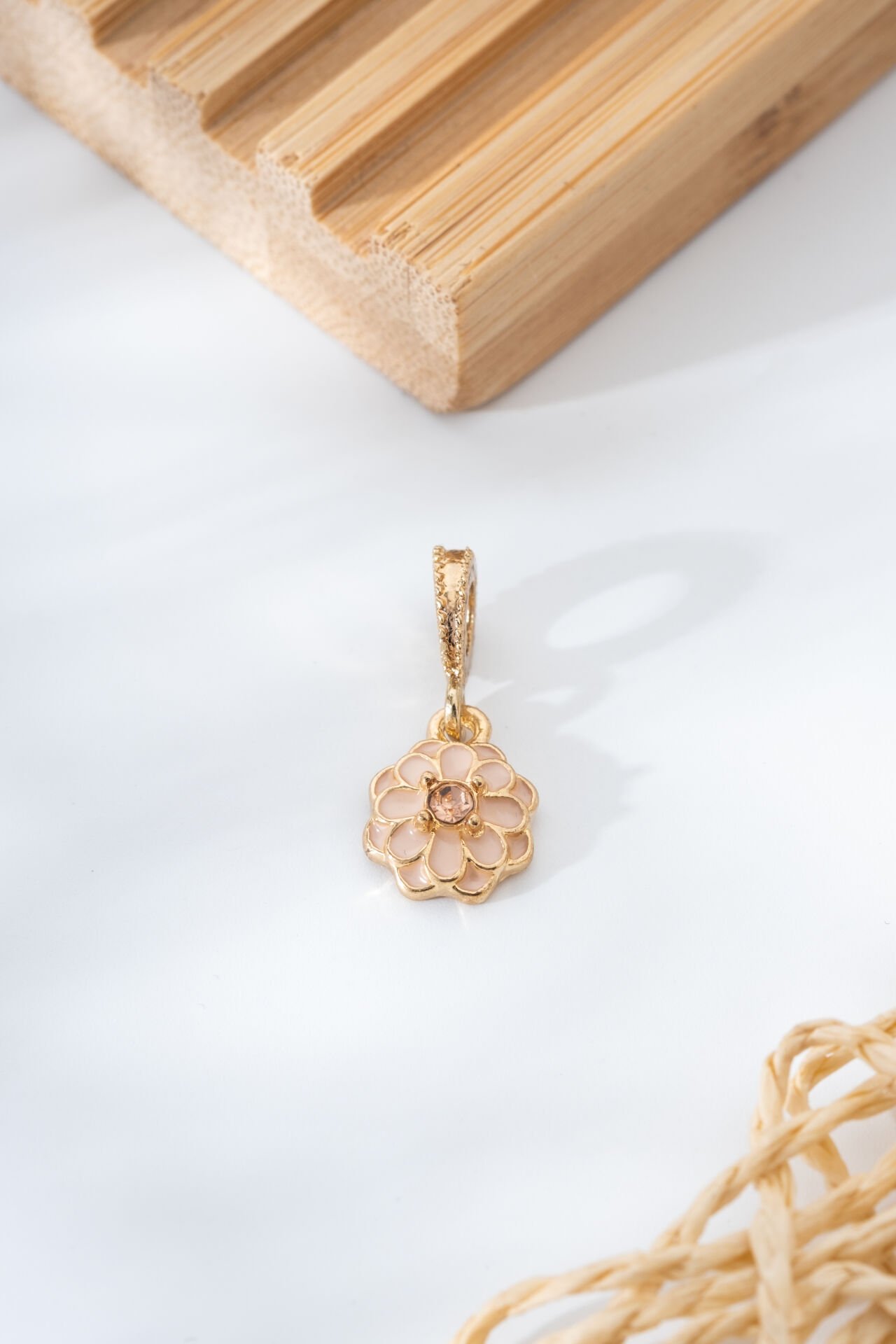 Çelik Çiçek Desenli Charm