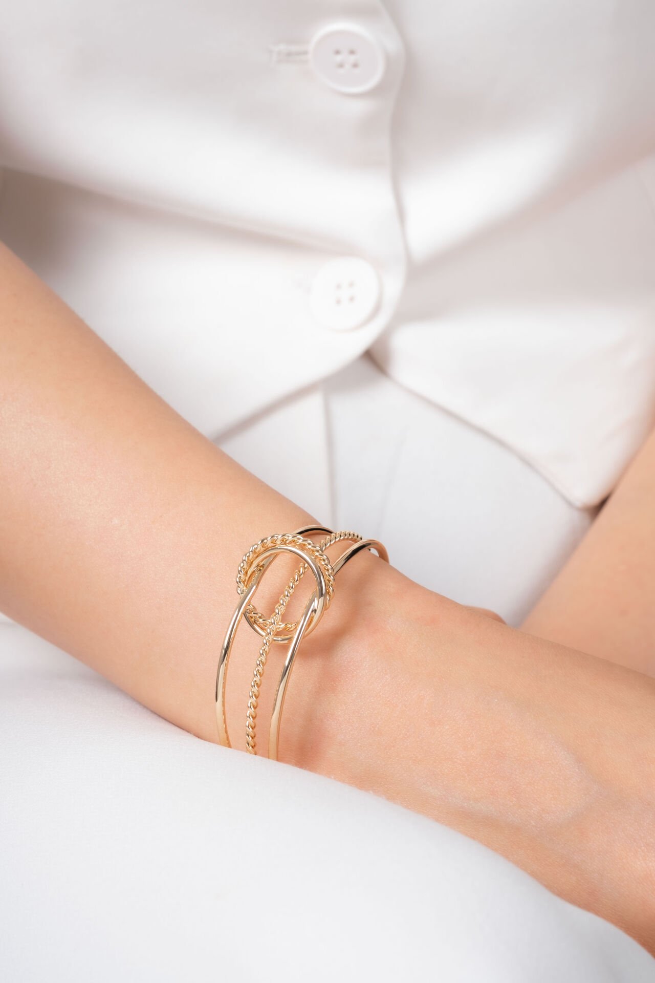 Rose Halka Detaylı Burgu VİP Kelepçe Bileklik