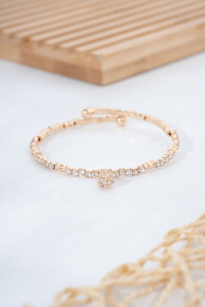 Taş Detaylı Çiçek Figürlü VİP Kelepçe Bileklik