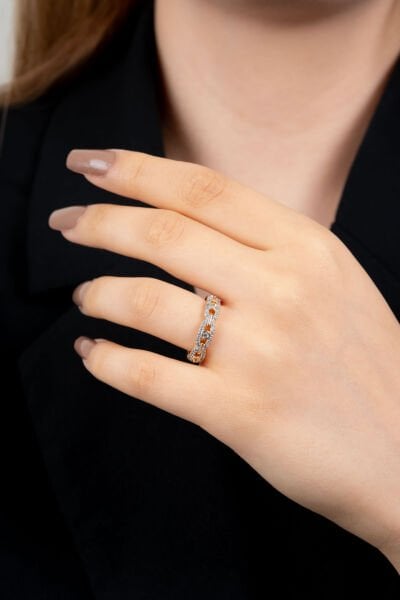 Taş İşlemeli Zincir Form Yüzük