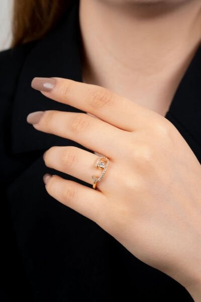 Taş Detaylı Oval Tasarım Yüzük