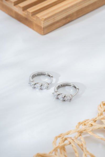 Gümüş Renk Üç Taşlı Minimal Çelik Küpe