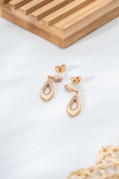 Damla Formlu Altın Sarısı Taşlı Sallantılı VIP Küpe