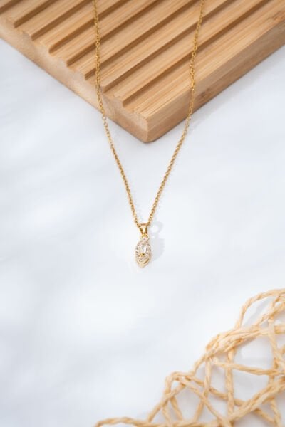 Gold Oval Taş Detaylı Kolye