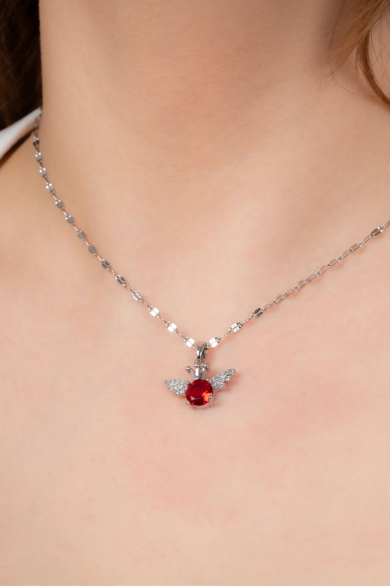 Çelik kırmızı taşlı kolye