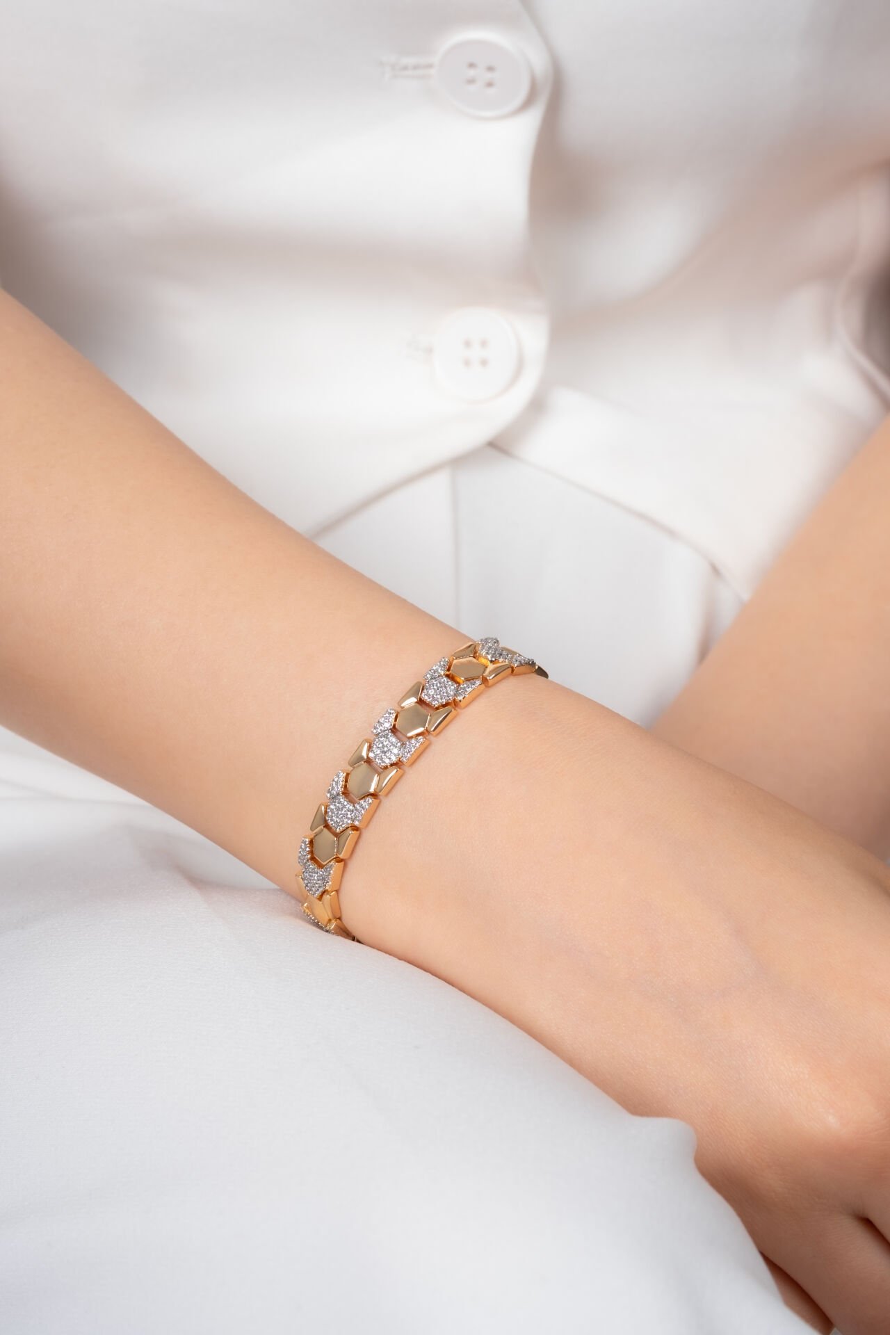 Zirkon Taşlı Altın Renk VİP Bileklik