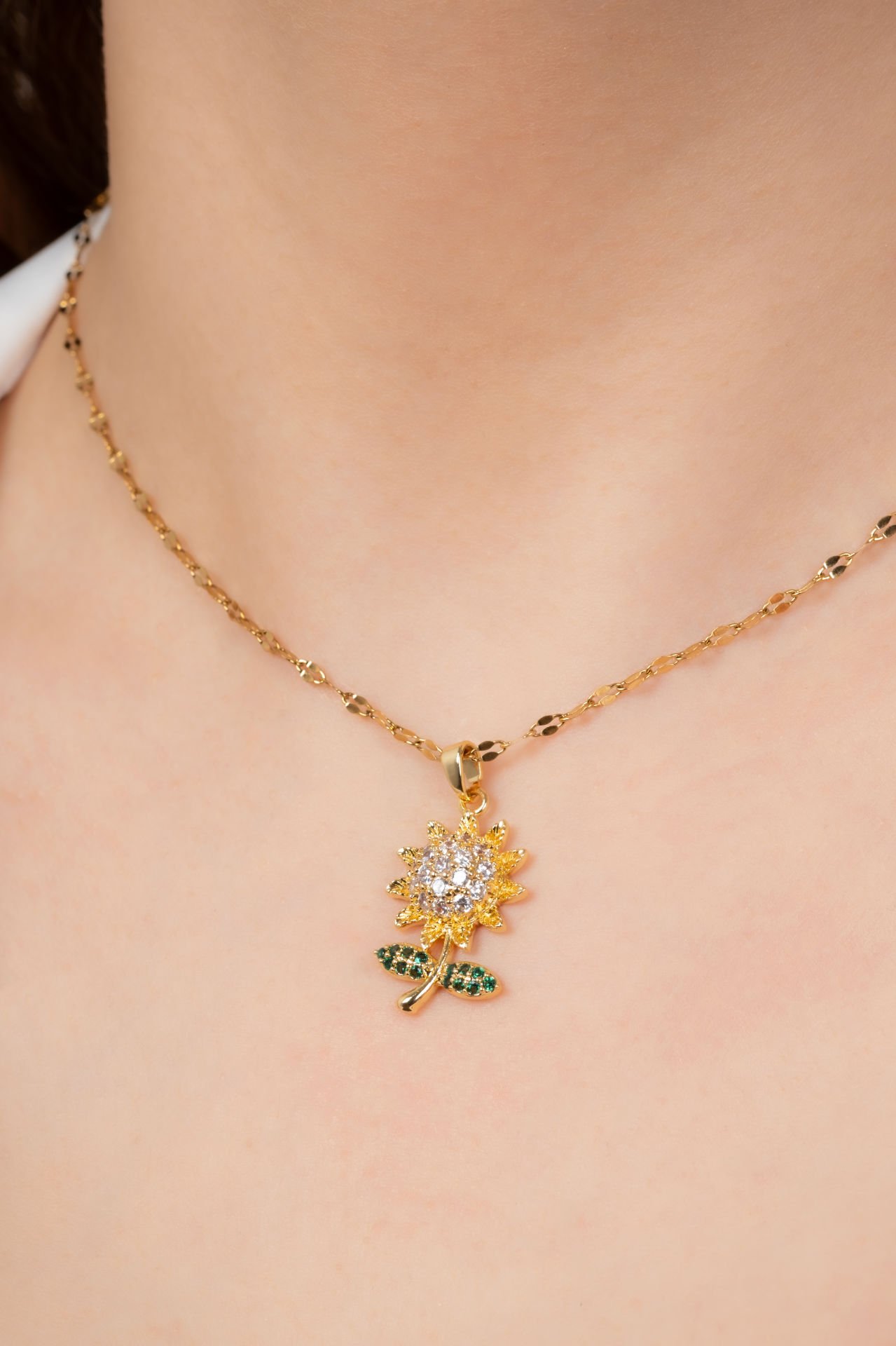 Çelik papatya modelli kolye