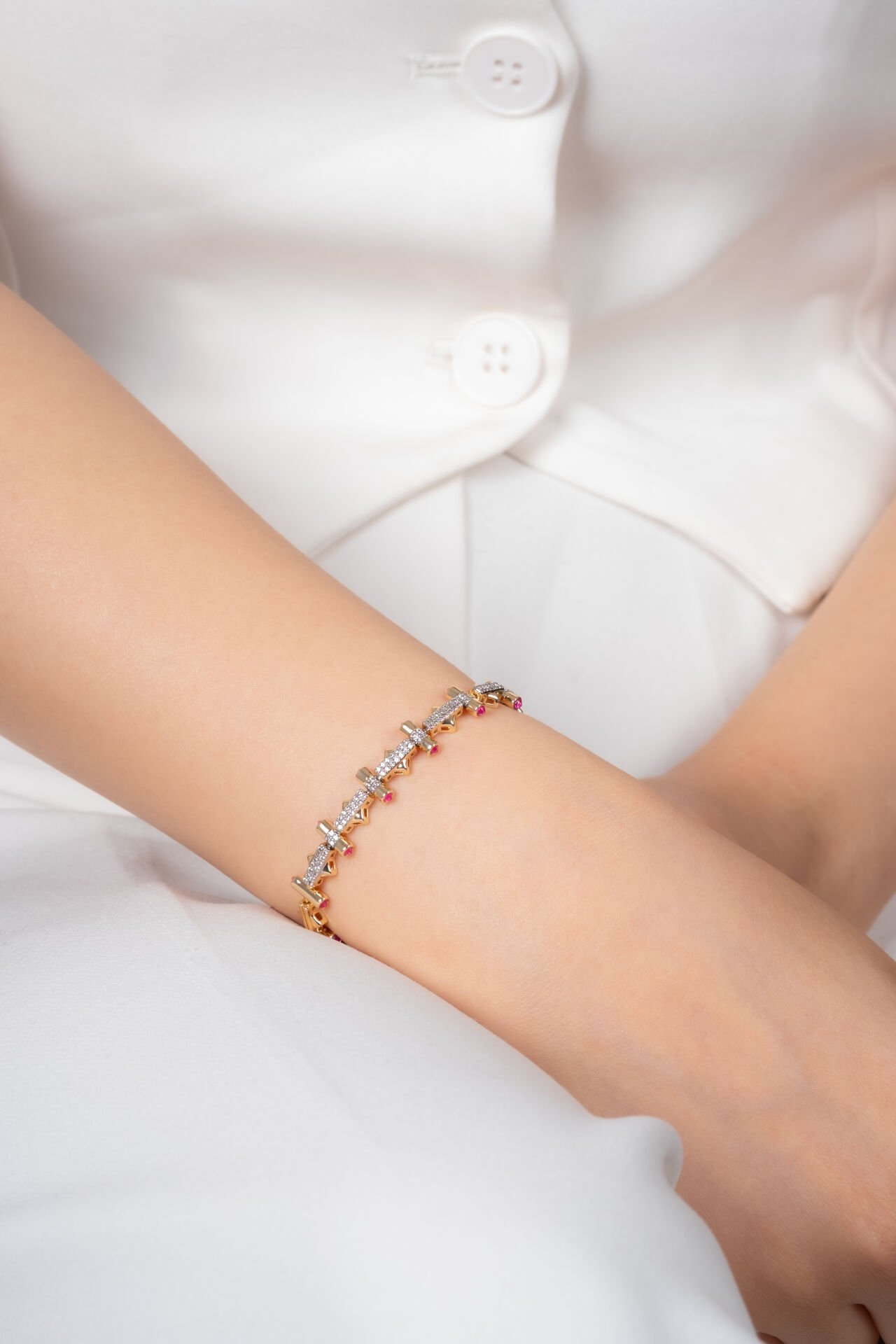 Altın Renk Pembe Taş Detaylı Işıltılı VİP Bileklik