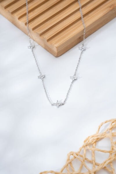 Silver Minimal Çiçek Detaylı Kolye