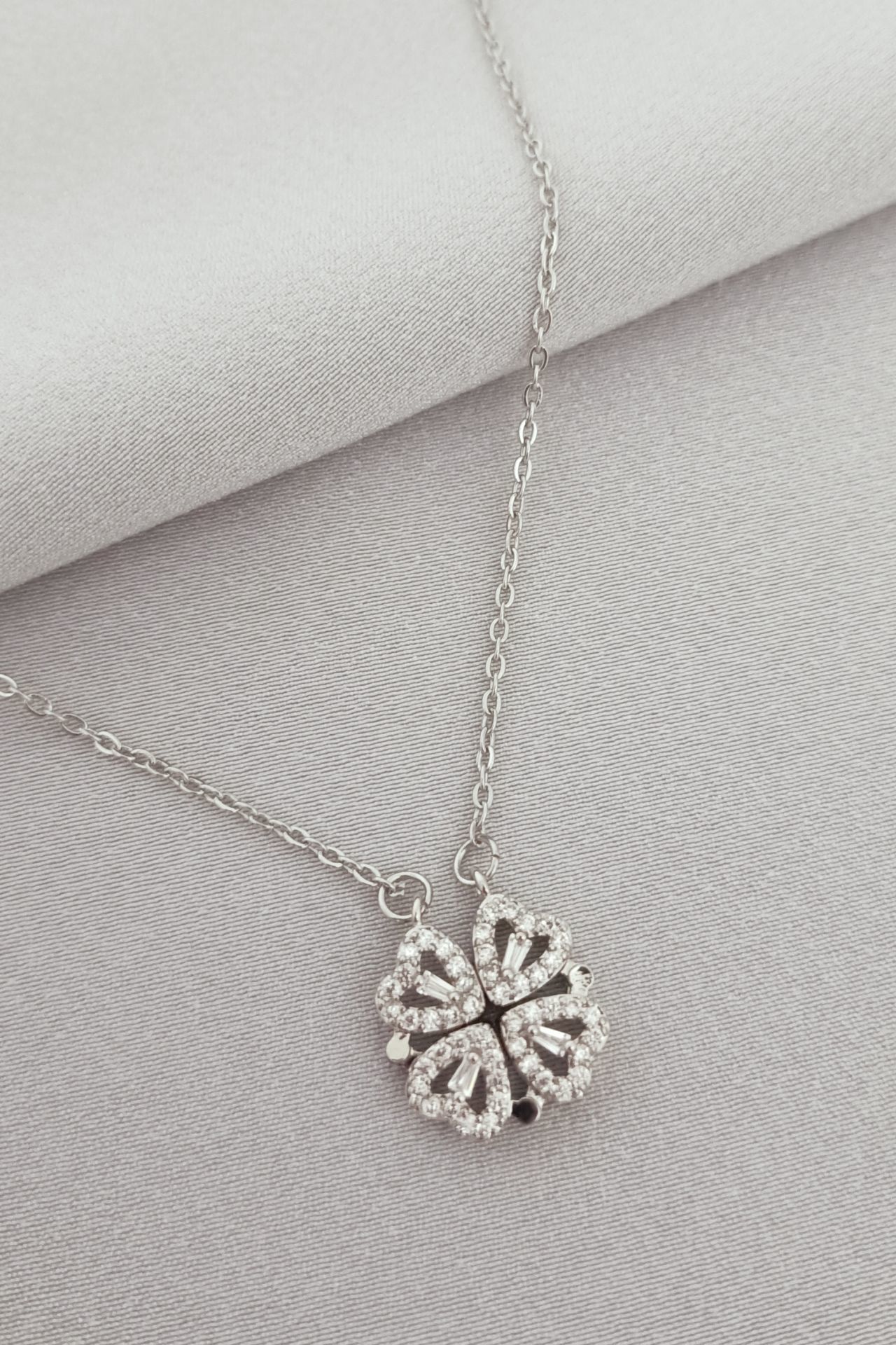 Mıknatıslı kolye silver