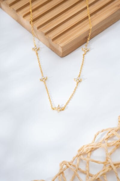 Gold Minimal Çiçek Detaylı Kolye