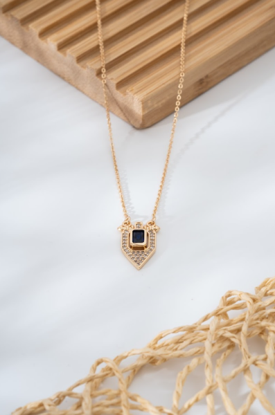 Altın Sarısı Lacivert Taş Detaylı Modern Kadın VIP Kolye