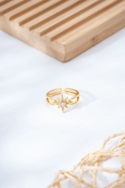 Gold Yıldız Figürlü Yüzük