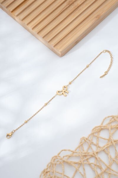 Gold Kurdele Detaylı VİP Bileklik