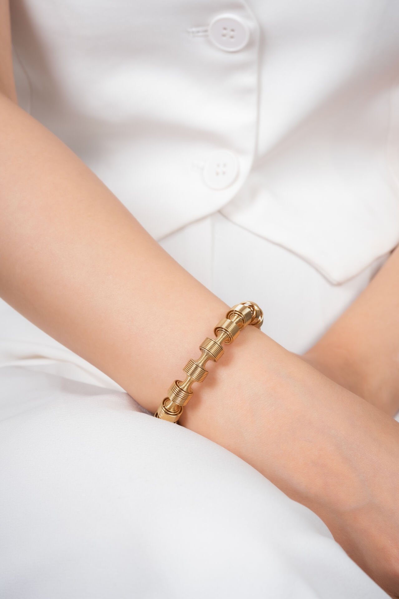 Çelik esneyen bileklik