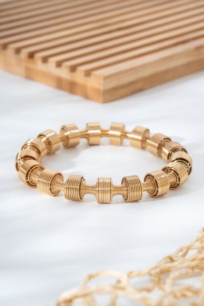 Çelik esneyen bileklik