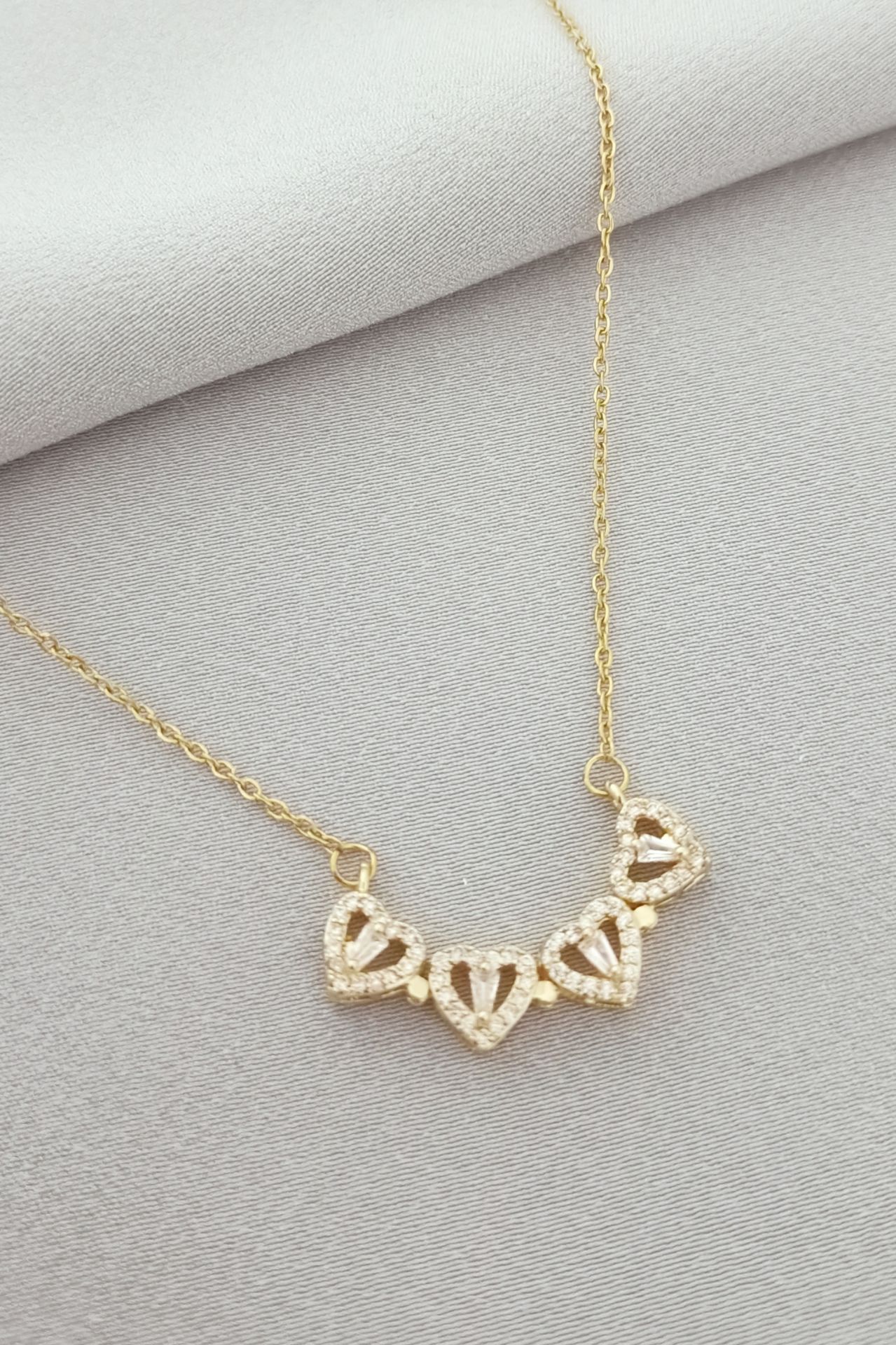 Çelik mıknatıslı kolye gold