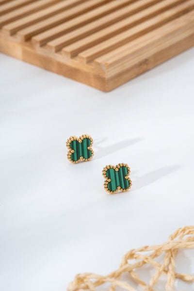 Çelik yeşil desenli Vancleef küpe