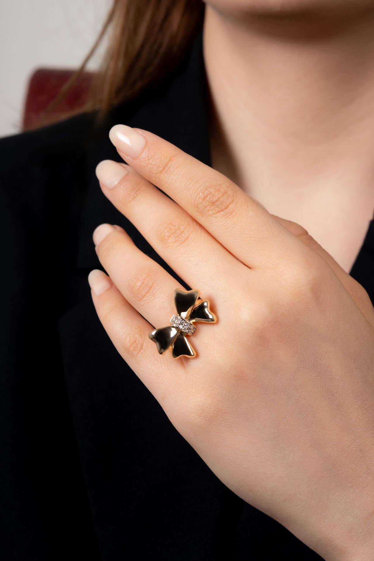 Altın Sarısı Büyük Fiyonk Motifli Taş Detaylı Kadın Yüzük