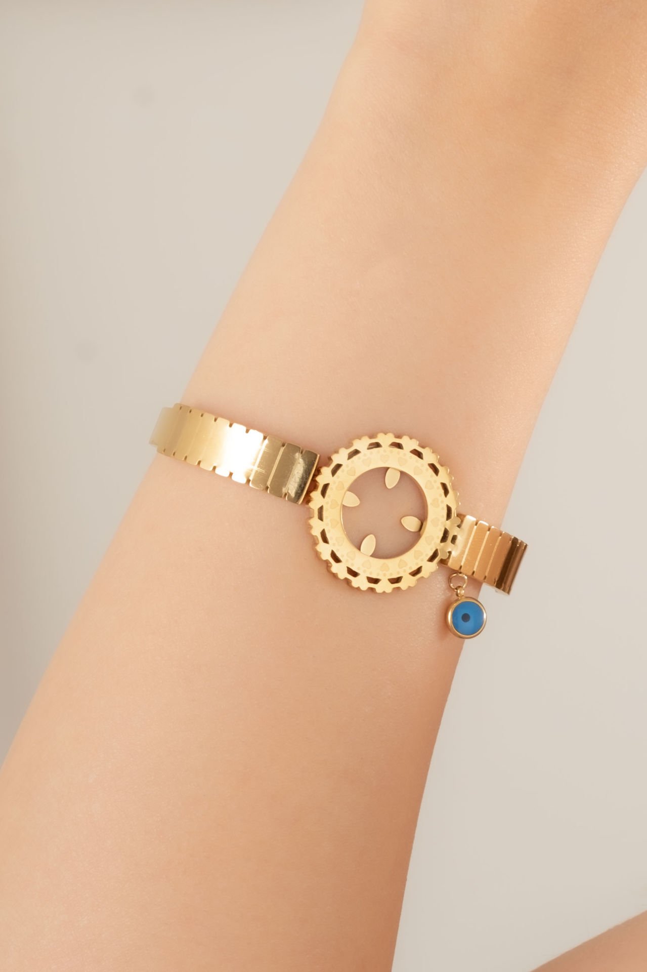 Çelik çeyrek takılan kalpli kelepçe