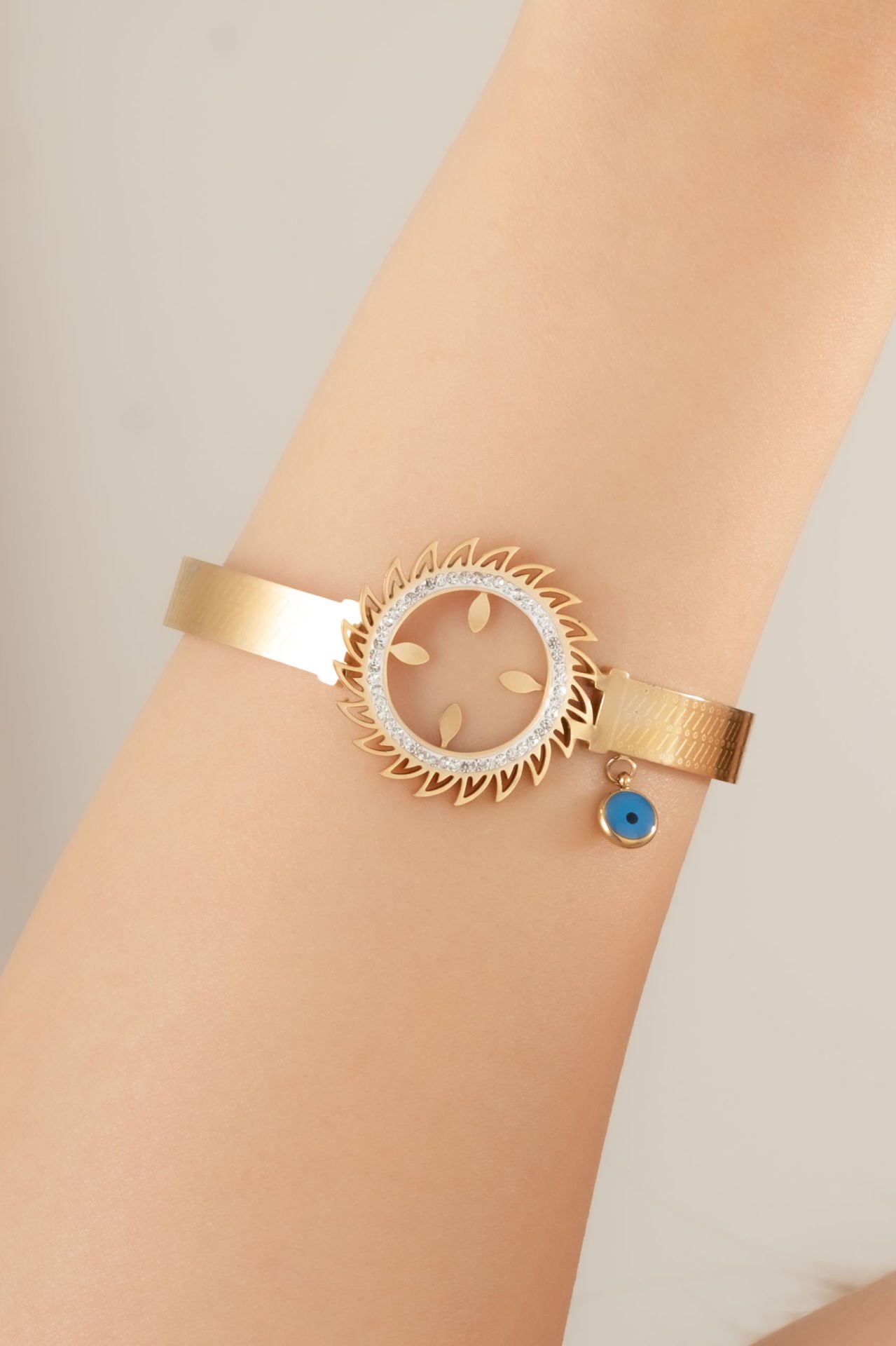 Çelik çeyrek takılan kelepçe