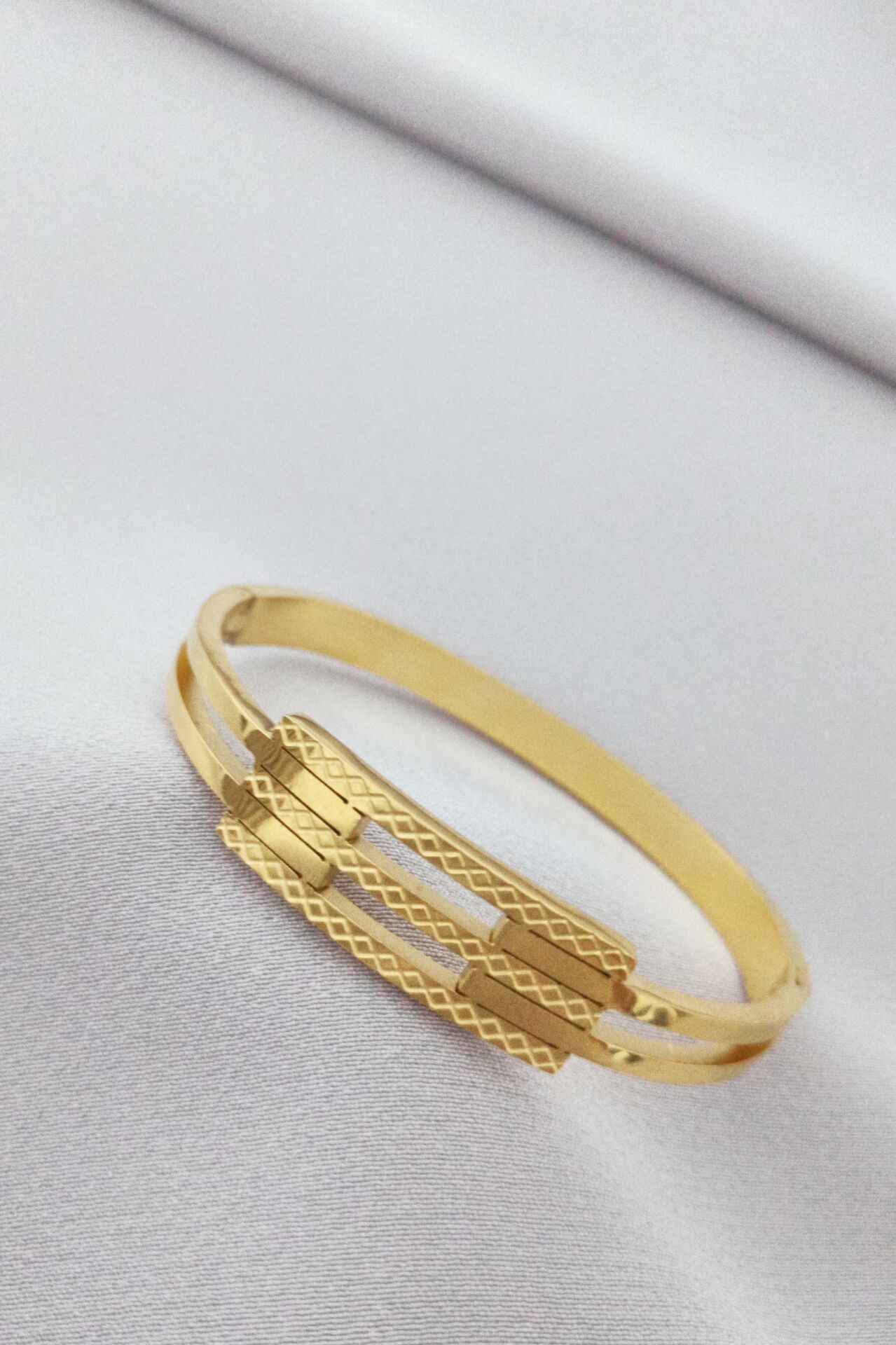 Çelik kaburga bileklik gold