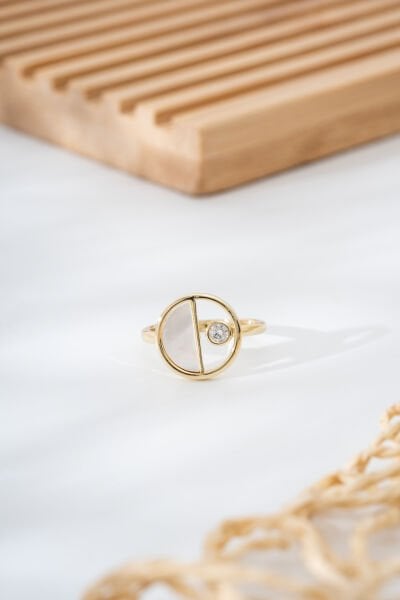 Altın Sarısı Sedef ve Taş Detaylı Modern Kadın VIP Yüzük