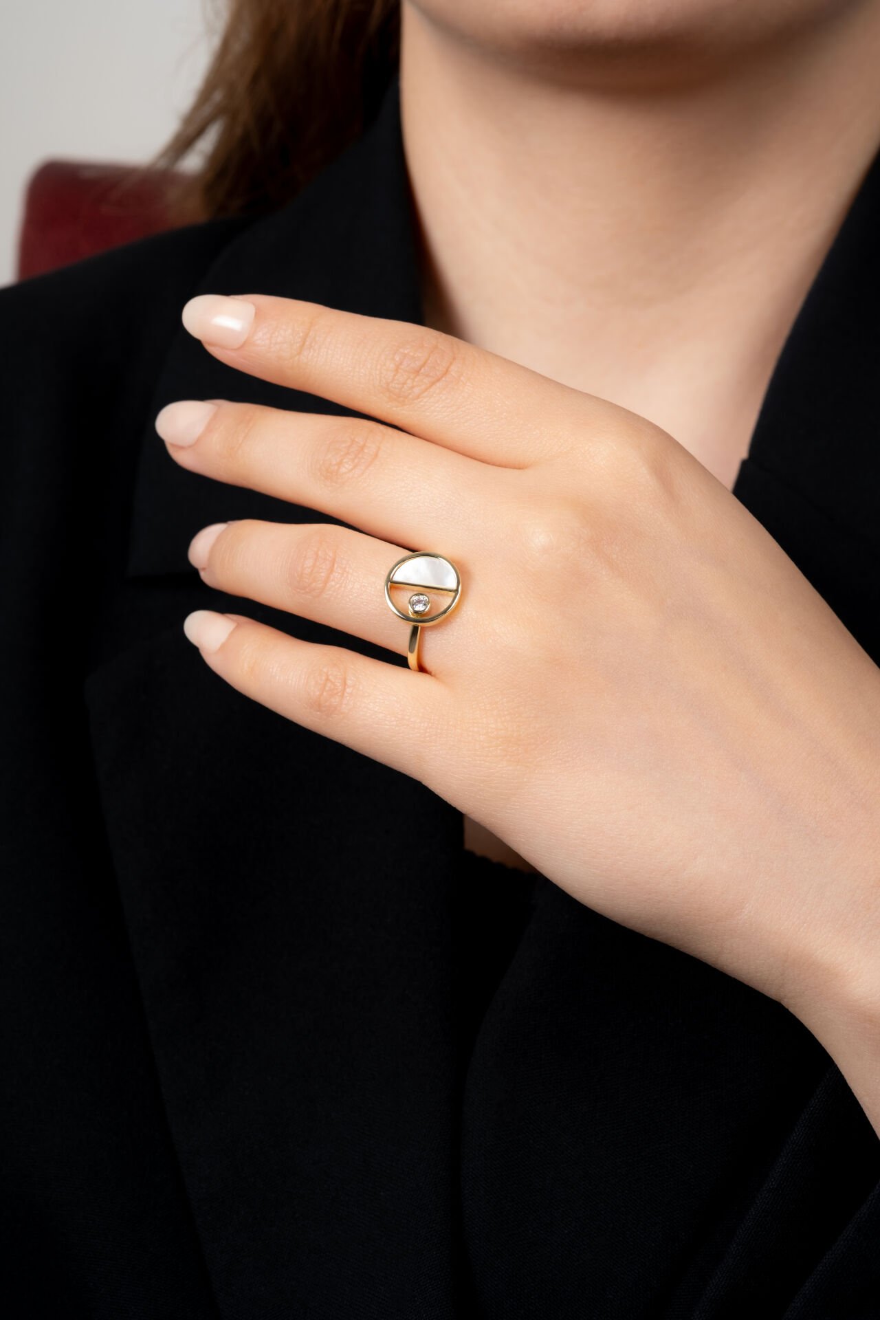 Altın Sarısı Sedef ve Taş Detaylı Modern Kadın VIP Yüzük