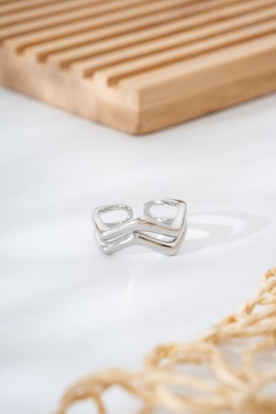 Gümüş Renk Modern Dalga Formlu Kadın VIP Yüzük