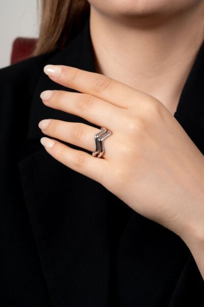 Gümüş Renk Modern Dalga Formlu Kadın VIP Yüzük