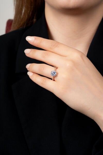 Gümüş Renkli Büyük Tek Taş VIP Yüzük