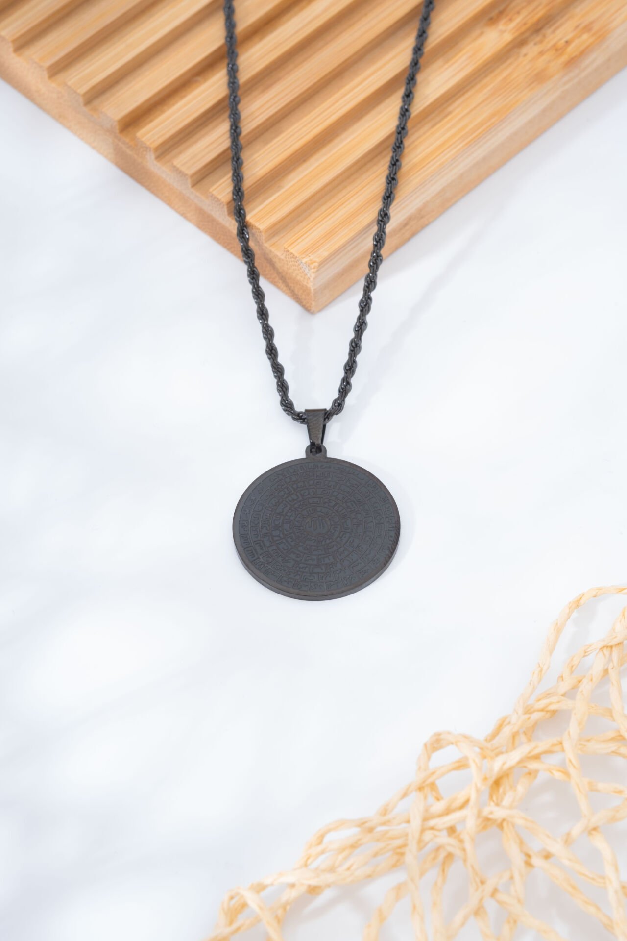 Siyah Esmaül Hüsna İşlemeli Kolye