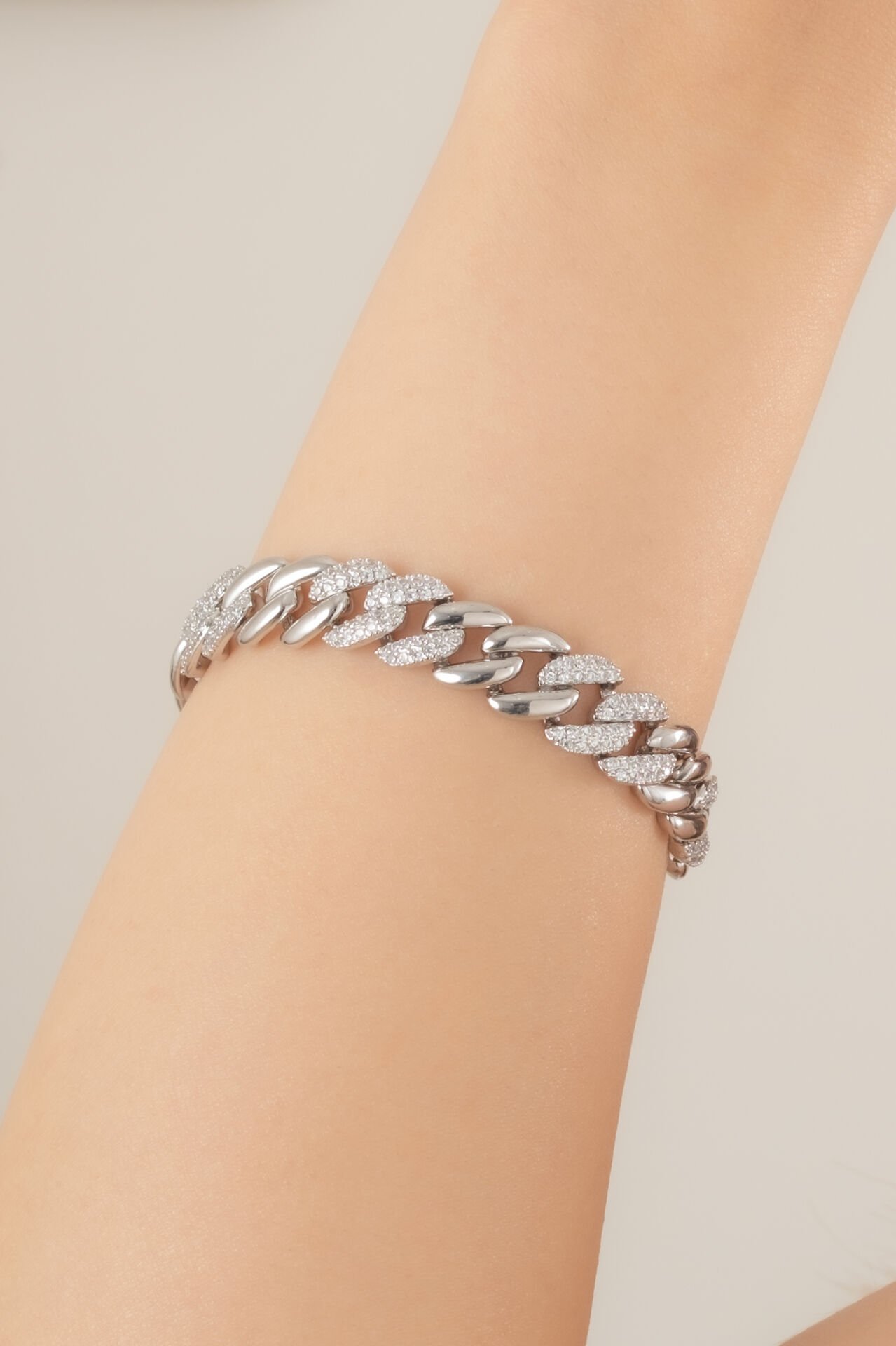 Taş Detaylı Kalın Zincir Model Gümüş Renk VİP Bileklik