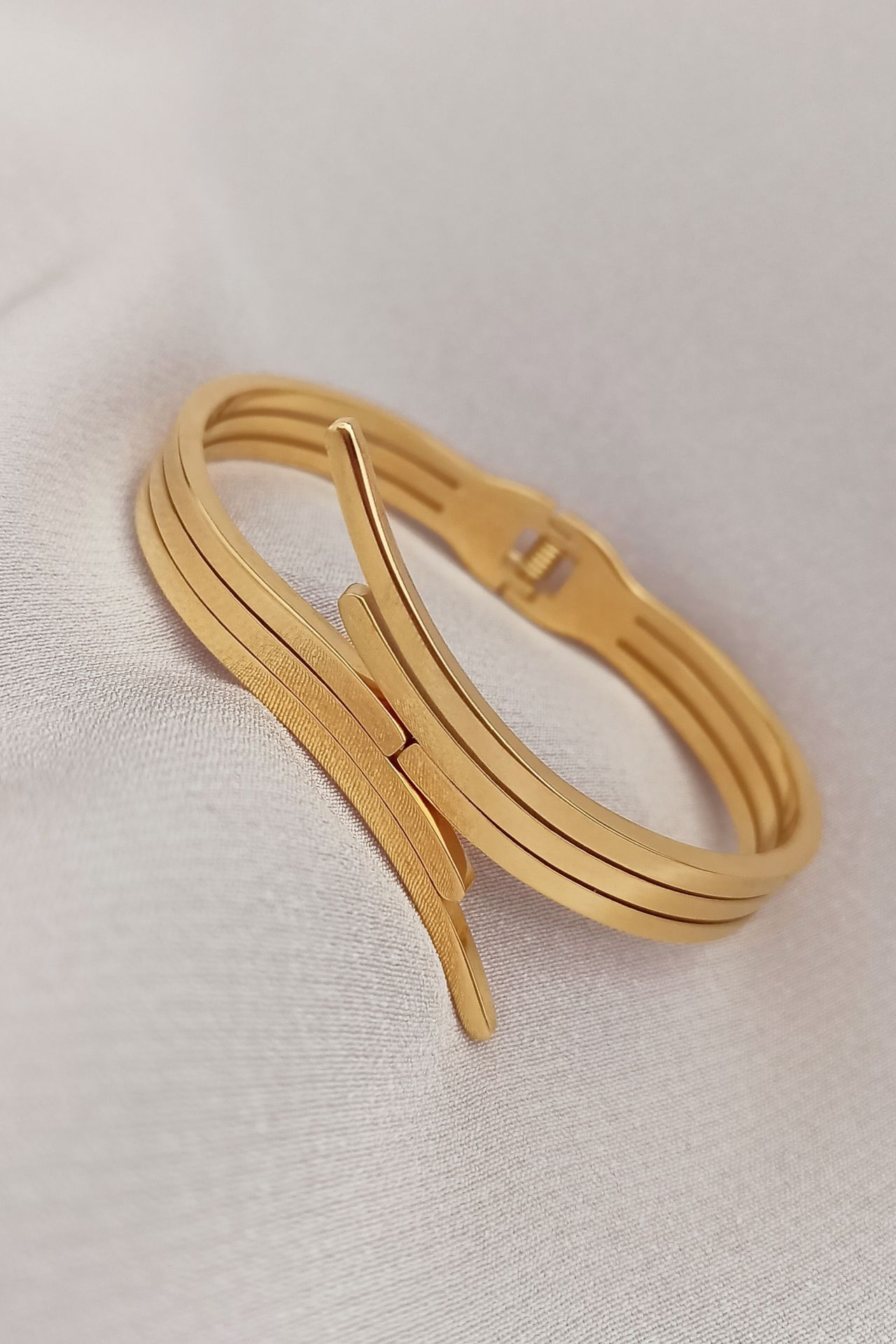 Çapraz çelik bileklik gold