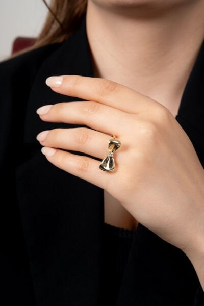 Fiyonk Model Tek Taş Detaylı Altın Sarısı Kadın Yüzük