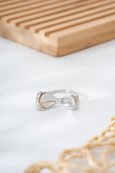 Fiyonk Model Tek Taş Detaylı Gümüş Renk Kadın Yüzük