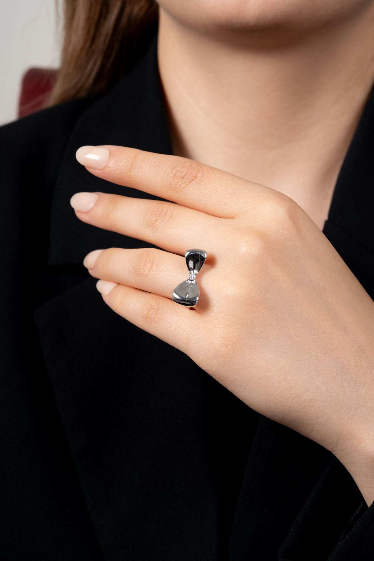 Fiyonk Model Tek Taş Detaylı Gümüş Renk Kadın Yüzük