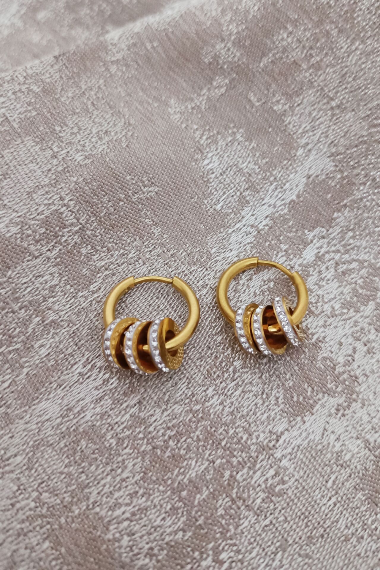 Çelik taşlı küpe gold